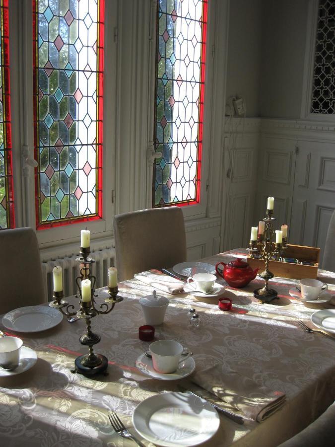 Chateau De Launay Mery-Corbon Luaran gambar
